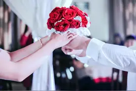 不想结婚的年轻人，沉迷于虚拟恋人：每月氪金1000元，谈一场永不分手的恋爱图片