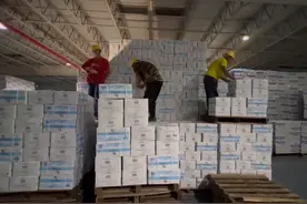 记者凌晨探访食盐配送中心：食盐储备充足，连夜为商超补货图片