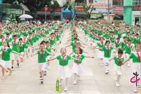 快乐成长，眉山东坡小学举办阳光体育大课间展示活动图片