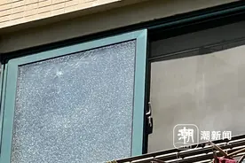 杭州一小区多户人家玻璃被莫名打碎，只能自认倒霉？律师给出分析图片