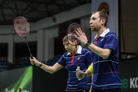 羽毛球世锦赛上的奇闻：母子搭档18年，有一种“啃老”叫相互成就！图片