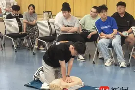 镇江高校急救培训 “进校园”，培养千名 “急救第一目击者”图片
