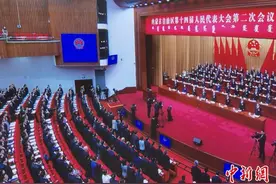 内蒙古两会观察：基层代表接地气，原汁原味讲故事图片