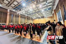 株洲市十三中举行2025届高三期中总结会图片