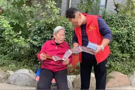 重阳助老 矫心正行----辛寨司法所组织社区矫正对象到养老院开展公益活动图片