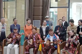 上海市老年教育协会赴贵州老年大学考察调研图片