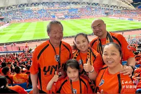 球迷特写：每周五都是狂欢日，一家五口的双城看球记图片