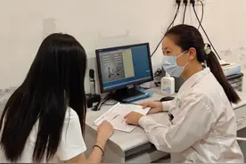 “双十一”狂欢购物后，这个不经意的动作可能会让眼睛遭大罪！图片