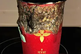 网友加热奶茶起火，消防员提醒：奶茶杯不宜放入微波炉图片