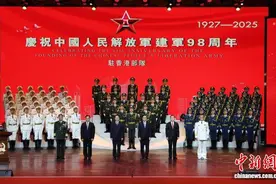 驻香港部队举行庆祝中国人民解放军建军98周年招待会图片