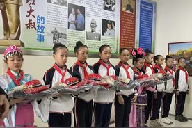 库尔班大叔民族团结公益项目“上北京”，“榴梦”新疆舞蹈班开班图片