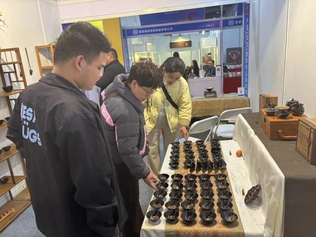 吉州窑器亮相国际精品陶瓷展，千年古韵闪耀京城