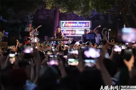 贵阳路边音乐会周年记：“诗和远方”激活“街巷经济”图片