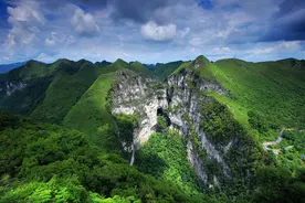 广西首个《中国国家地理》红框打卡点——乐业大石围天坑图片