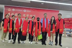 一个看演出被拐38年，一个随母打工失踪40年，两女子同日认亲骨肉团圆图片