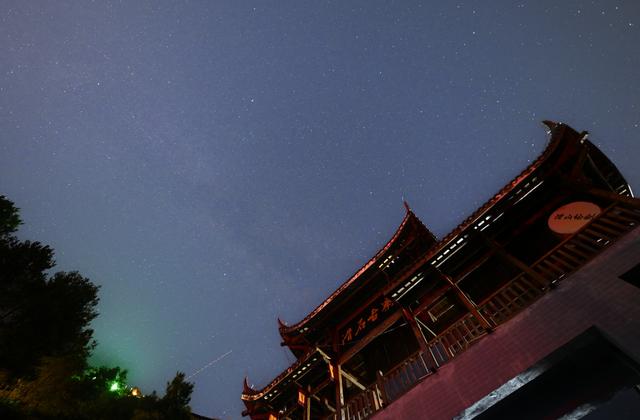 余先怀专栏｜高洞岩星空