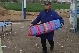 10元可吃40个荤菜！能赚钱吗？合肥“盒饭姐”回应质疑：一天能挣个二三百图片