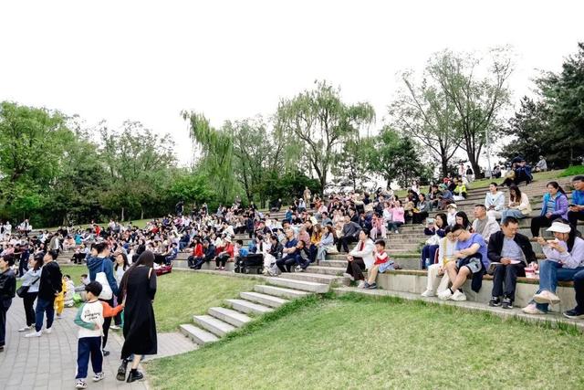 掌声不断，舞不停！今天呼和浩特在北京圈粉无数！