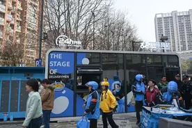 从外卖员下跪说起，配送“最后一公里”困境何解？图片