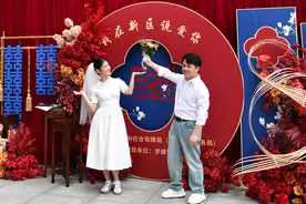 “520”领证(2)图片