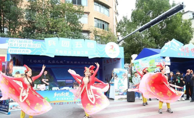 藏在大山深处的这座小城，今夜嗨到爆！