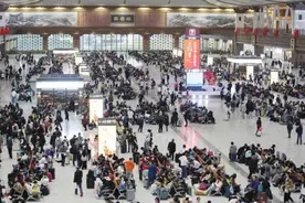 城墙下的高铁今日开进北京！图片