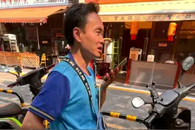 带着儿子送外卖 他的生日愿望：成为全世界最好的爸爸图片