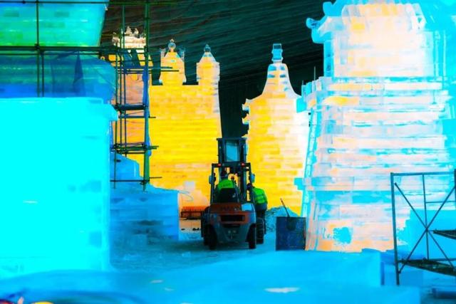 龙庆峡巨型冰雕是怎么炼成的？揭秘13.6米高“南天门”的诞生