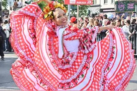 德国柏林举行2024文化狂欢节大游行图片