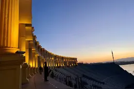 中国“90后”小伙骑行环游中国图片