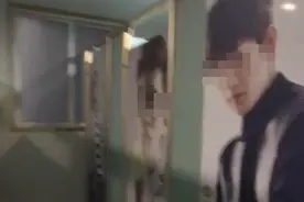 影院女厕所张贴多位知名男明星海报，观众质疑引人不适，影院回应图片
