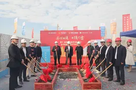 广州番禺里仁洞村旧改项目首栋复建房正式封顶图片