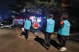 清镇市水晶和谐社区：夜间巡逻常态化 居民安全有保障图片