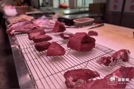 牛肉价格又下跌了，市民可以喜提“牛肉自由”了吗？记者实探图片