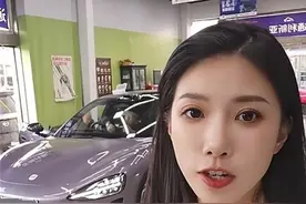 全国首台霞光紫版小米SU7被卖掉，成交价26.7万，保值率91%图片