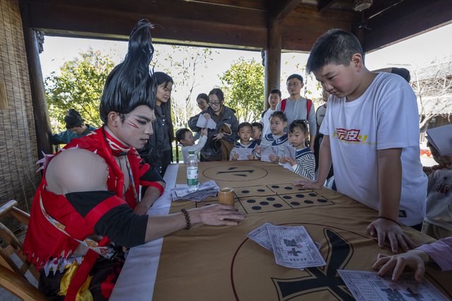 去千年古县城里跨年 ！宁波慈城让传统烟火撞入现代狂欢