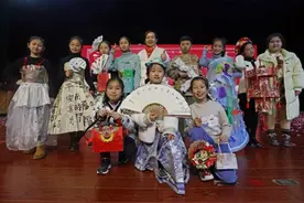 变废为宝 DIY时装秀闪耀开学典礼图片