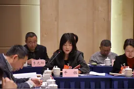 95后“钢腿女孩”牛钰：青春履职记｜两会每日人物图片