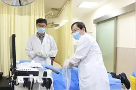 56岁阿姨手指关节疼痛直不起来， 尝试多种民间疗法都没用！ 肌骨超声大显身手图片