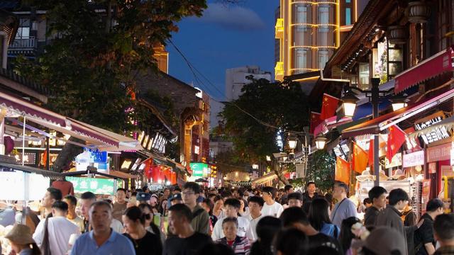 双节五华区接待游客242.49万人次 “翠湖——老街城市咖啡季”燃动春城
