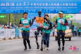 2小时40分“天工”夺魁 全球首个人形机器人半程马拉松北京亦庄开跑图片