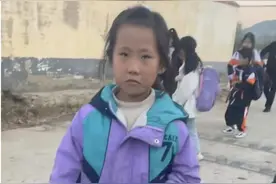 19岁哥哥辍学打工照顾妹妹 亲属：3年里爷爷、爸爸、妈妈相继离世图片