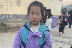 19岁哥哥辍学打工照顾妹妹 亲属：3年里爷爷、爸爸、妈妈相继离世图片