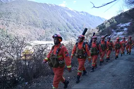 工作20年，这位森林消防员有18个除夕坚守在康定跑马山上图片