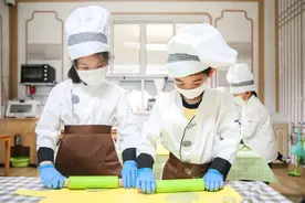 萌娃化身小厨师，“色香味”里过端午图片