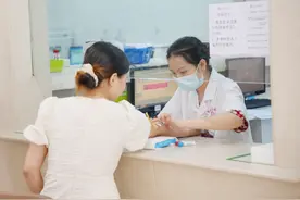 早孕期见红是流产的征兆吗？需不需要去医院？图片