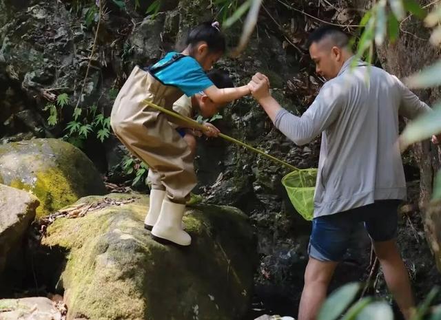 秋日亲子探险正当时！来八寨沟开启一场自然寻宝之旅