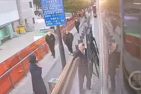 大连游客来渝旅游遗落行李箱 他们马上出手搞定图片