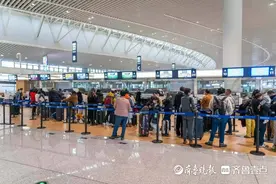 日均往返53班次！青岛机场日韩航线再加密，外籍旅客入境量攀升图片