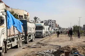 苦等数月后　援助物资车队终进加沙图片